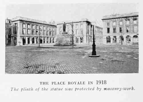 THE PLACE ROYALE IN 1918 The plinth of the statue was protected by masonry-work.