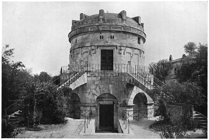 11. Mausoleum van Theoderik, Ravenna.
