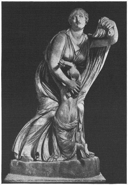 Sculpture of Niobe shielding one of her children