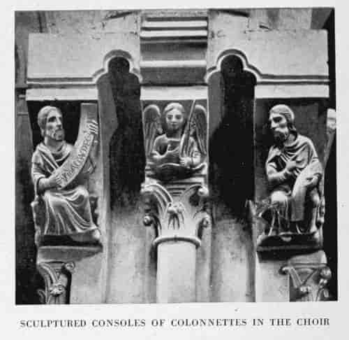 SCULPTURED CONSOLES OF COLONNETTES IN THE CHOIR