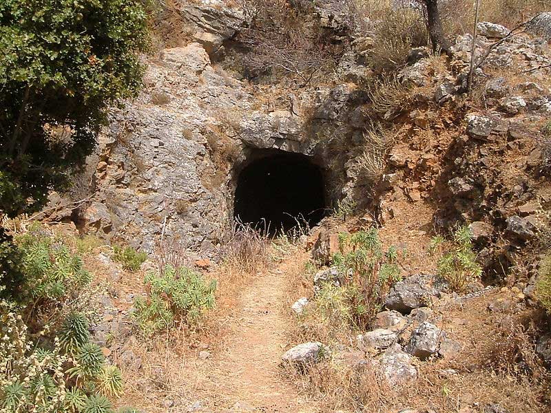 Σπηλιά στο Κόκκινο Χωριό Χανίων