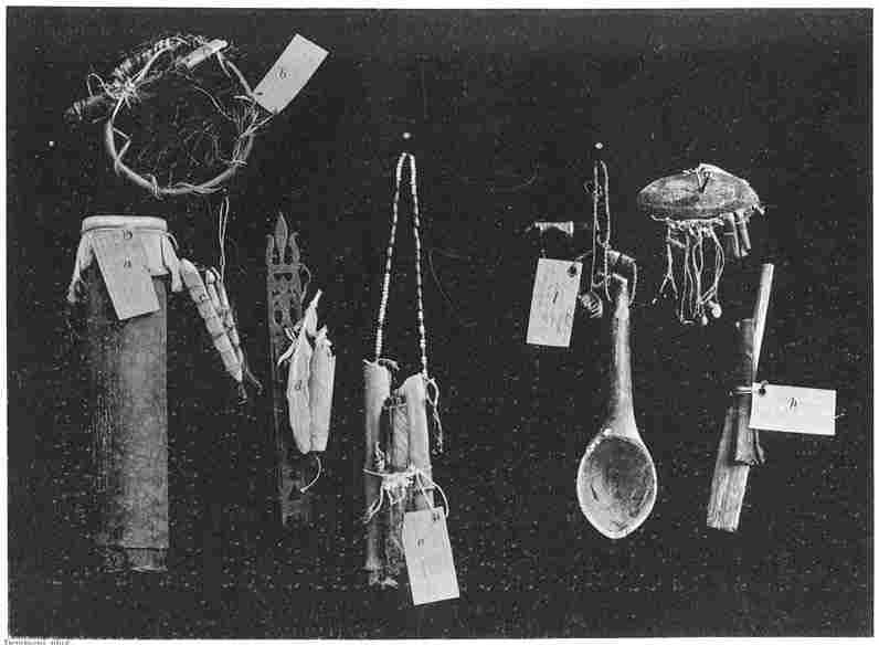 Religiöse Gegenstände der Mendalam Kajan.