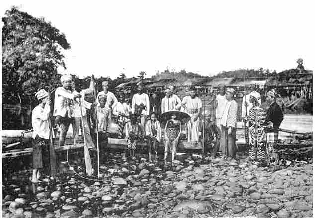 Gruppe der Murung Malaien in Napo Liu.