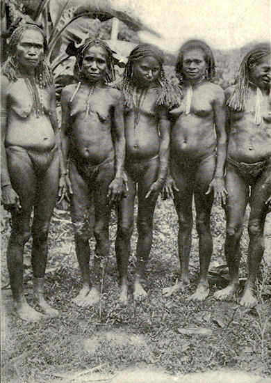 native women of the interior of Dutch Borneo